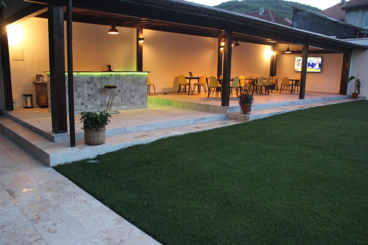 Pretty Garden Villa Orsova Bagian luar foto